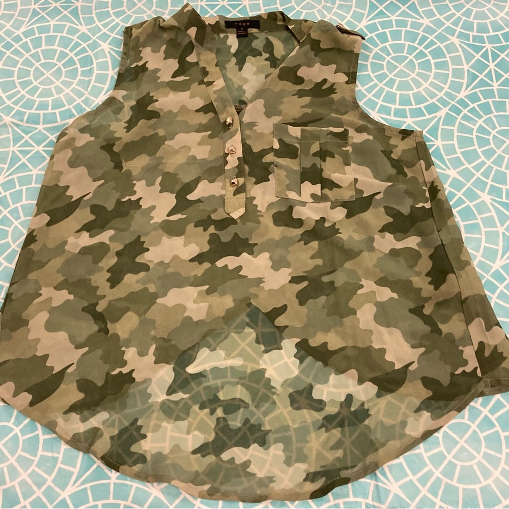 💛TODAY***10**Edge sheer camouflage tank w/gold-tone buttons on front & shoulder